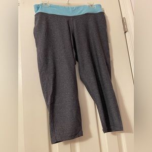 Womens Champion capri yoga pants-size large